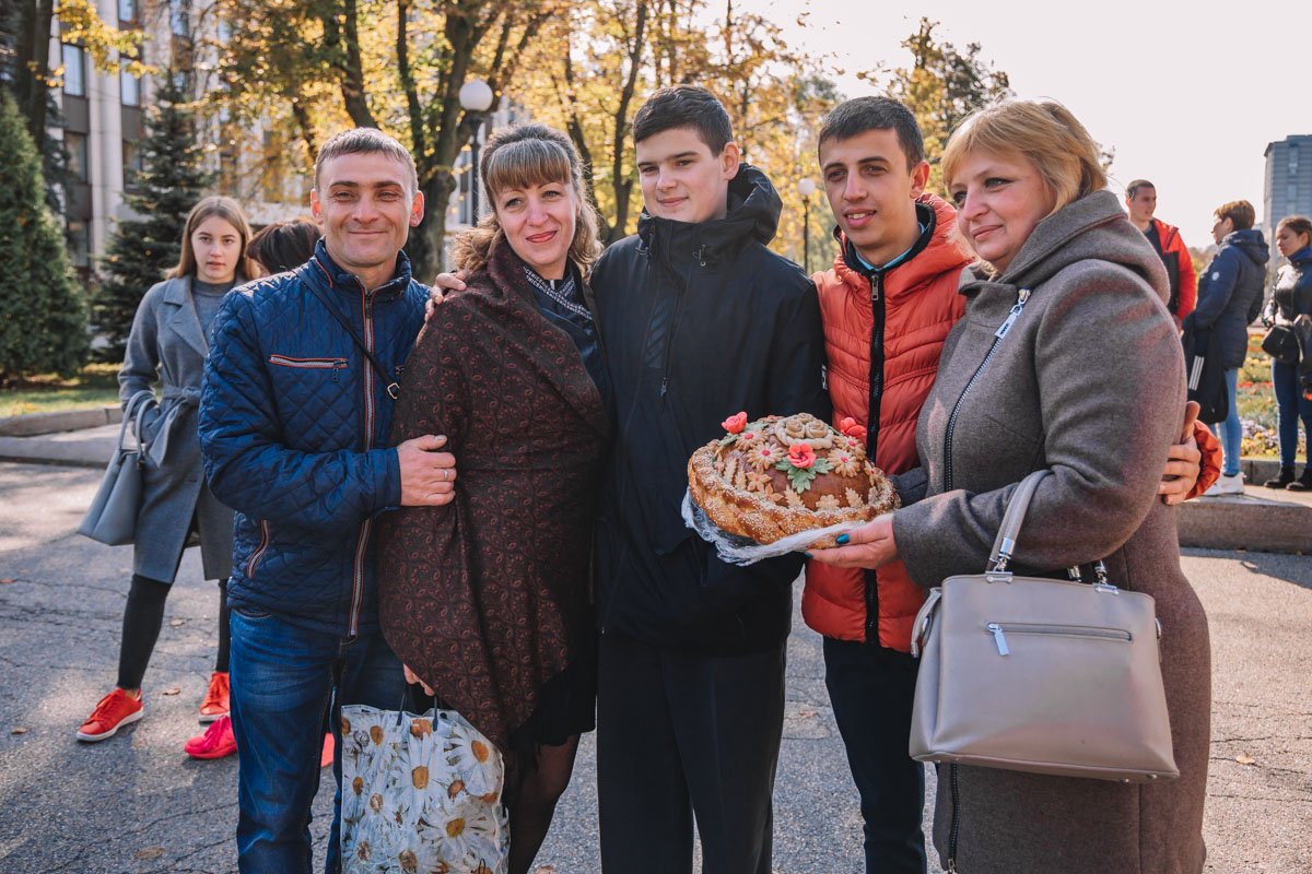 Все пришли поддержать ребят Все пришли поддержать ребят