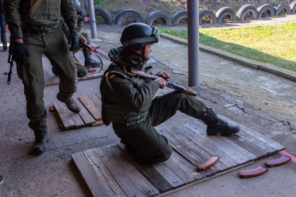 Стрельба с колена