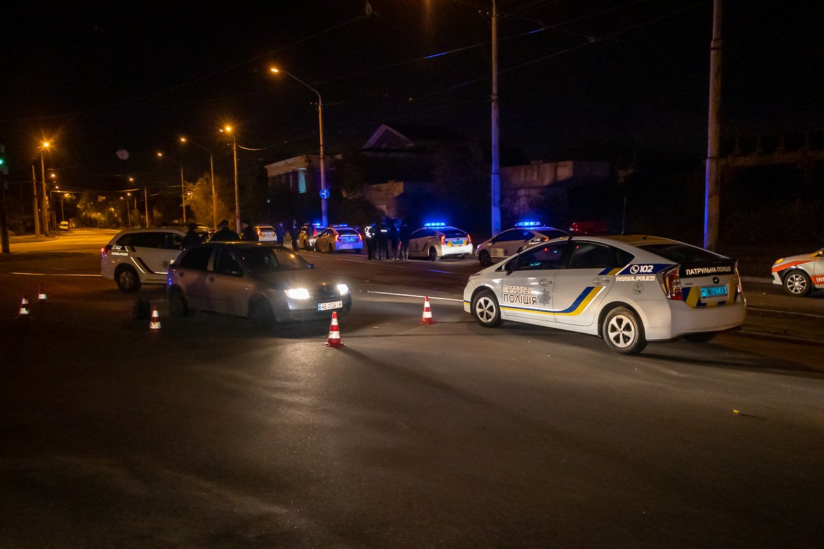  В машине находилось несколько человек, предположительно, они ранее совершили вооруженное нападение на таксиста