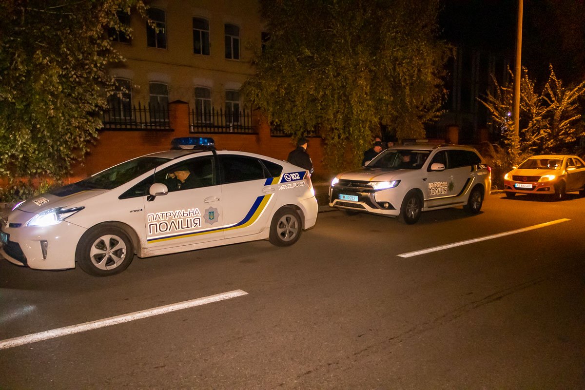 Из легковушки в районе воинской части на улице Уральской, был выброшен пистолет