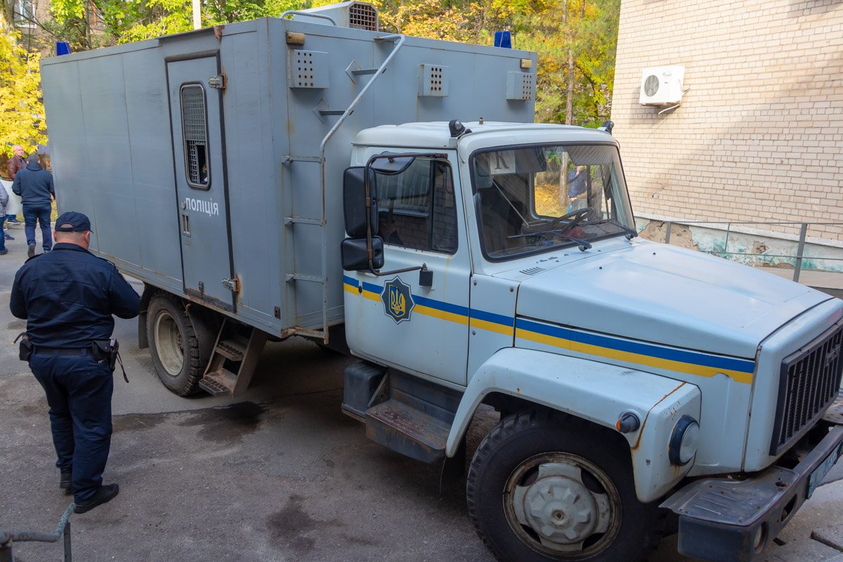 Подозреваемые в краже труб с Интерпайп НТЗ будут сидеть под стражей до декабря 3