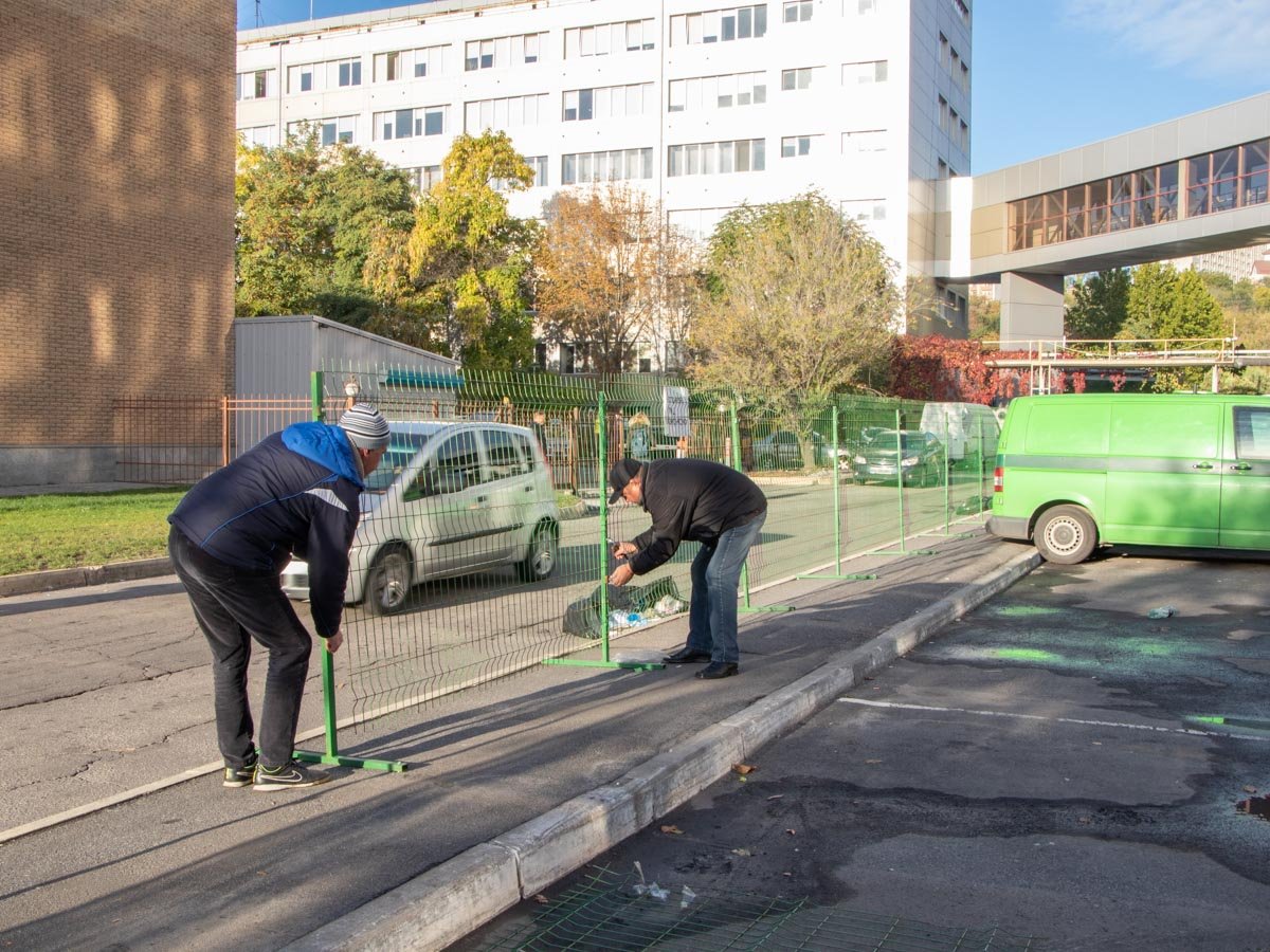 ПриватБанк требует от Никопольского завода ферросплавов полного возмещения расходов, связанных с эвакуацией Центра поддержки клиентов 1
