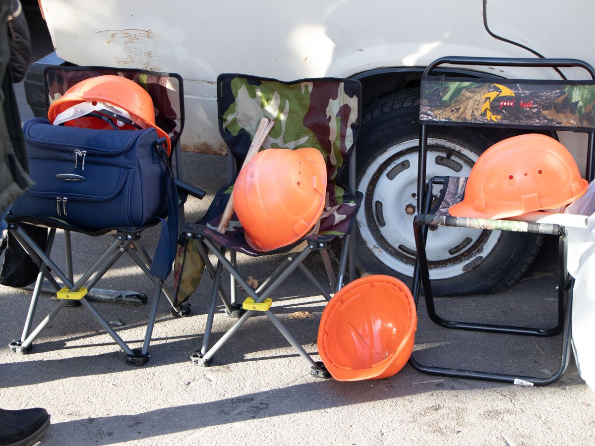 ПриватБанк требует от Никопольского завода ферросплавов полного возмещения расходов, связанных с эвакуацией Центра поддержки клиентов 4