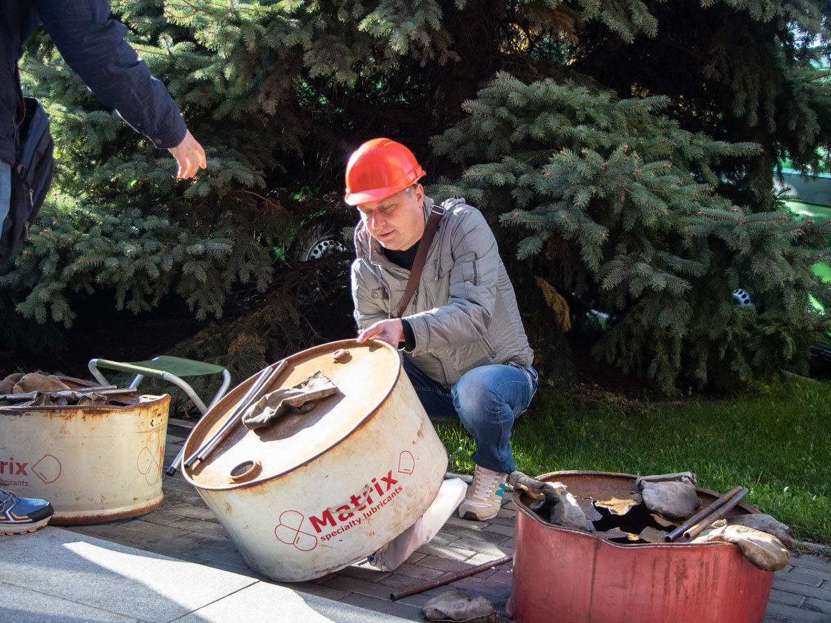 ПриватБанк требует от Никопольского завода ферросплавов полного возмещения расходов, связанных с эвакуацией Центра поддержки клиентов 7