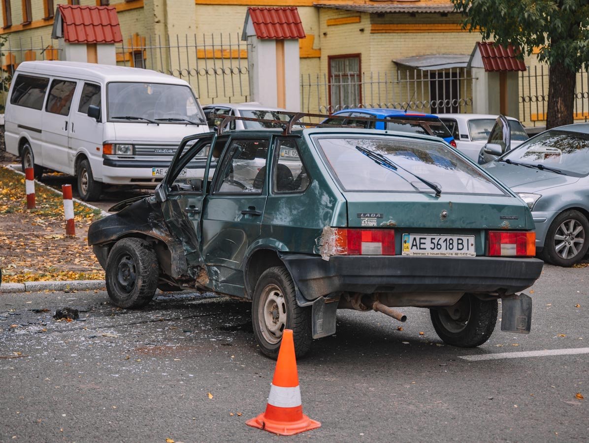 На улице Надежды Алексеенко возле дома № 45 столкнулись Daewoo Lanos и ВАЗ 2109 На улице Надежды Алексеенко возле дома № 45 столкнулись Daewoo Lanos и ВАЗ 2109