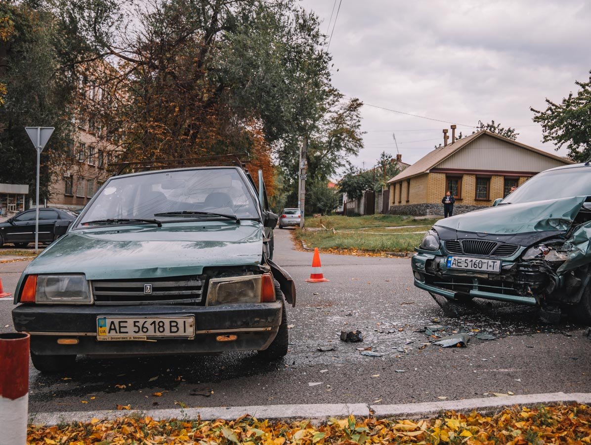 Пострадали водитель и пассажир ВАЗа Пострадали водитель и пассажир ВАЗа