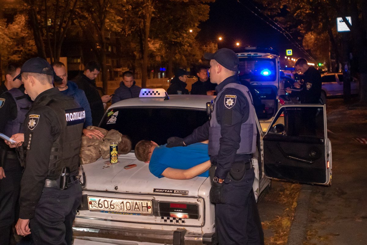 Женщины узнали свои украшения Женщины узнали свои украшения