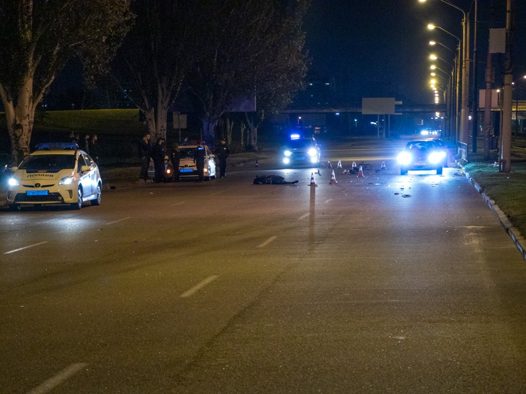 Авария произошла на Донецком шоссе недалеко от виадука Авария произошла на Донецком шоссе недалеко от виадука