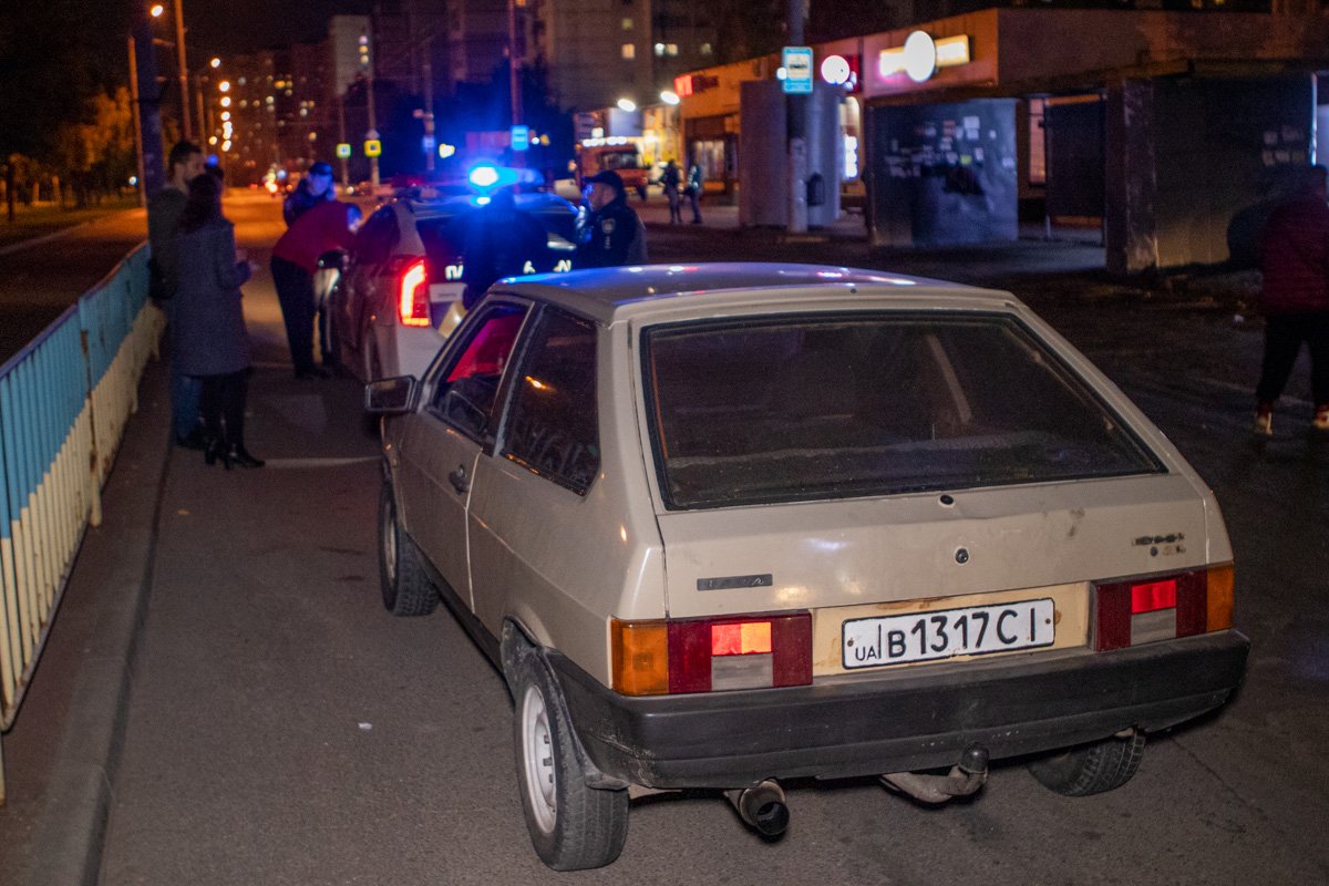 Мужчина попал под колеса Lada Мужчина попал под колеса Lada