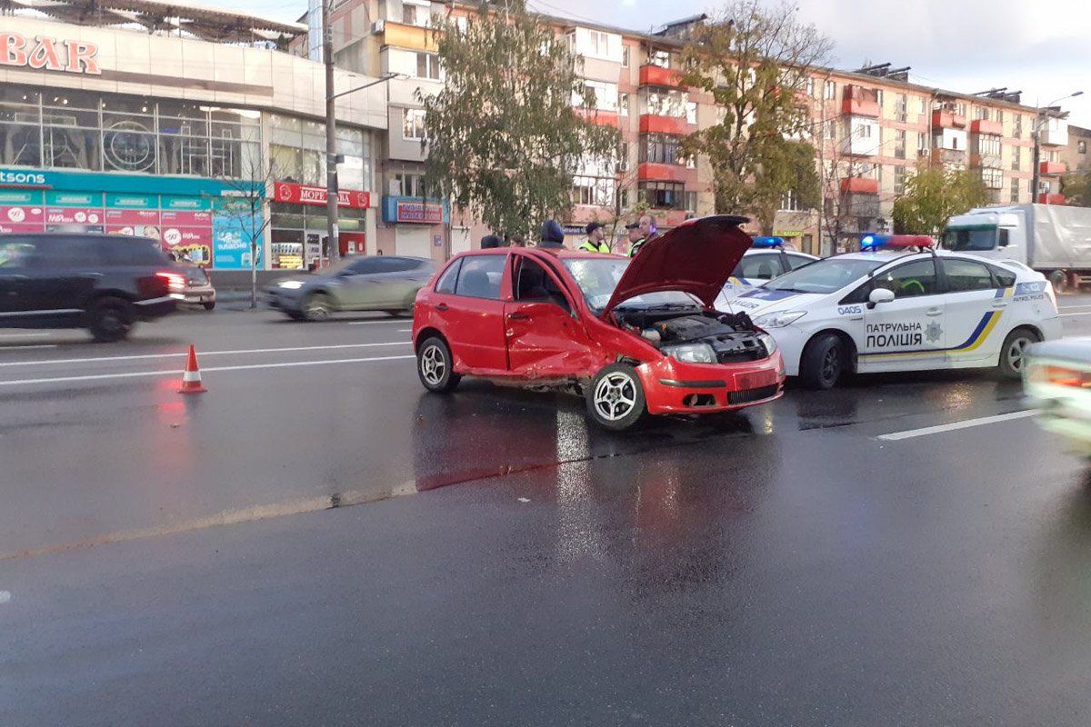 Из-за аварии образовалась пробка