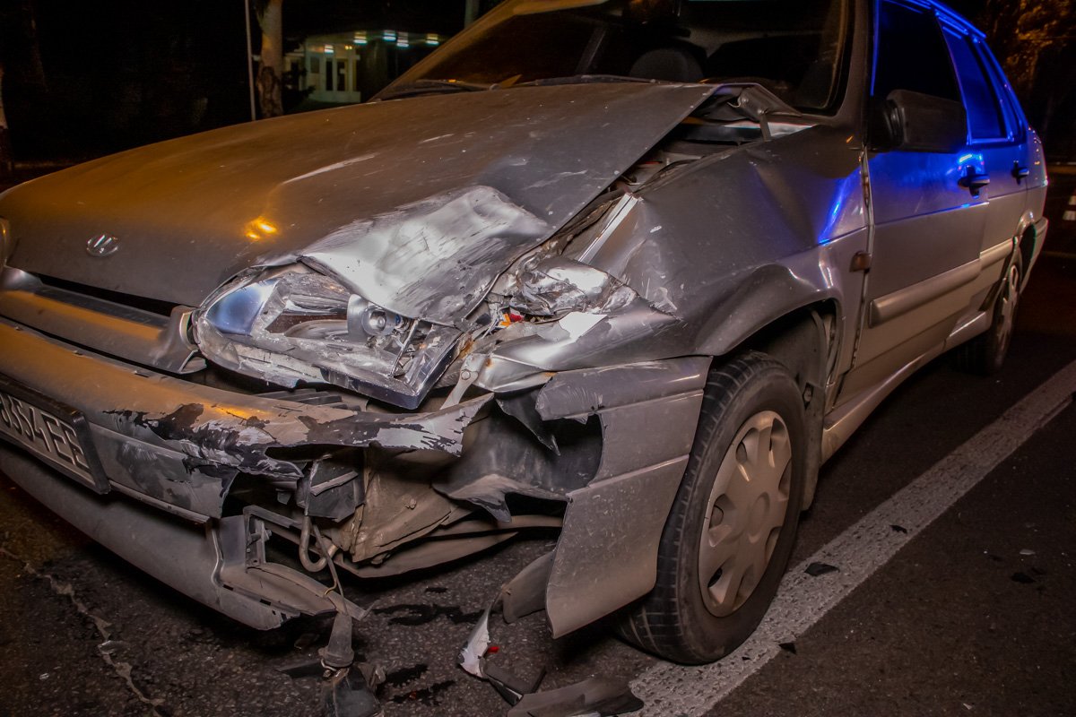 Легковушка столкнулась с мотоциклом 