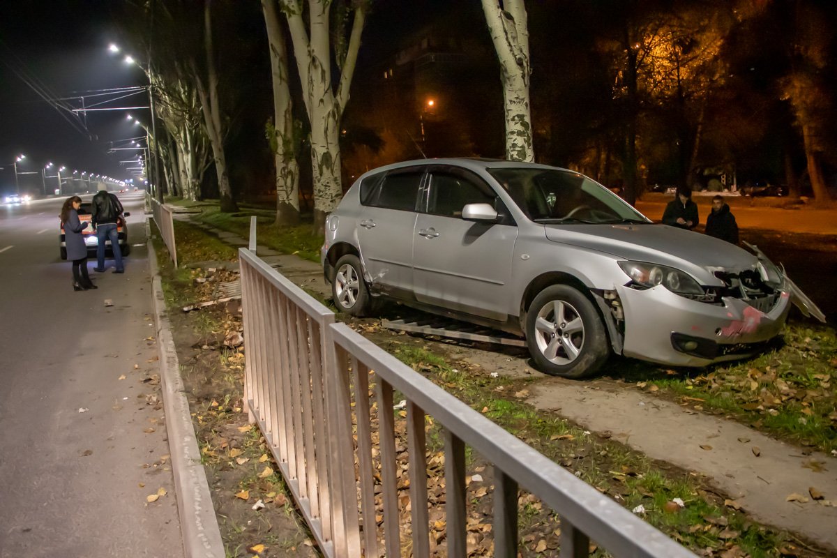 Автомобиль выехал за пределы дороги Автомобиль выехал за пределы дороги