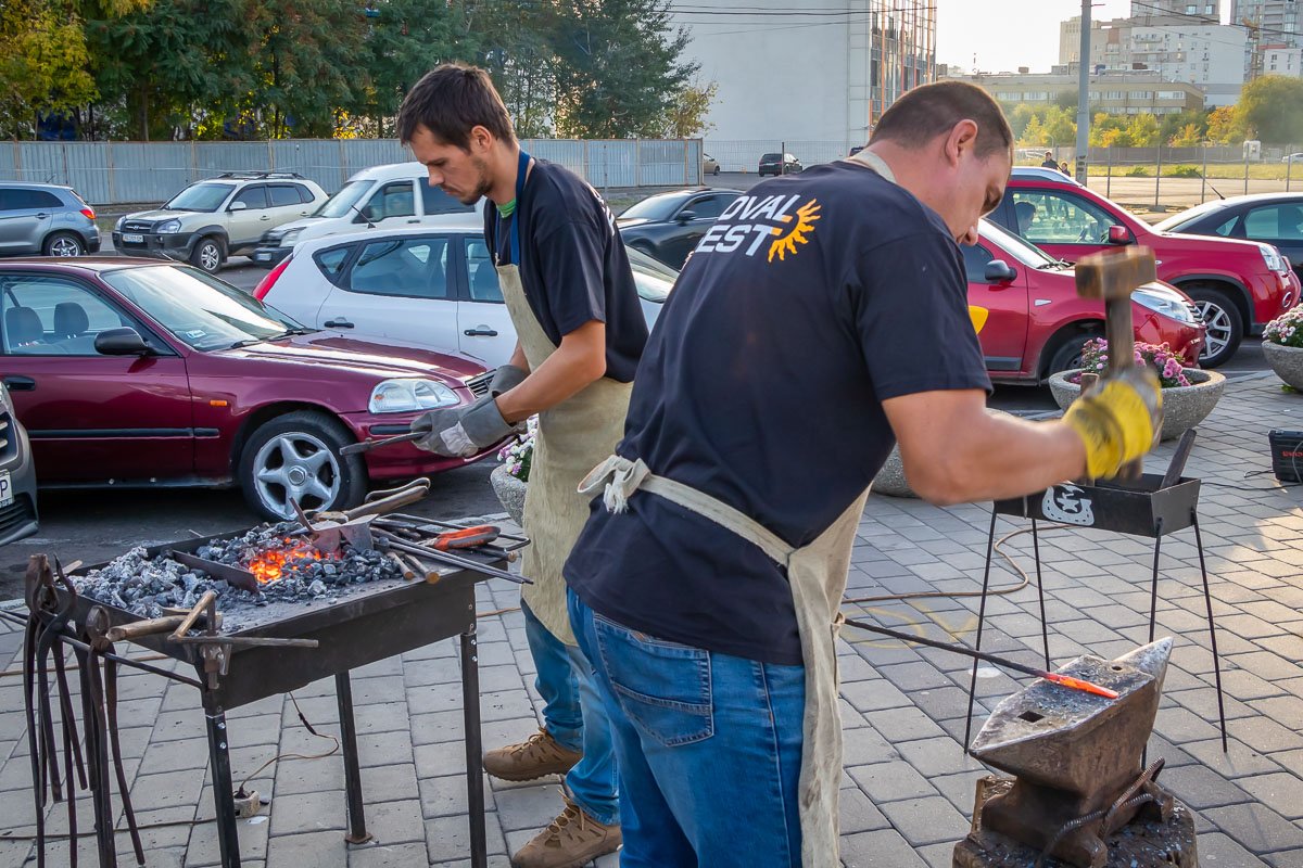 Работа кипит