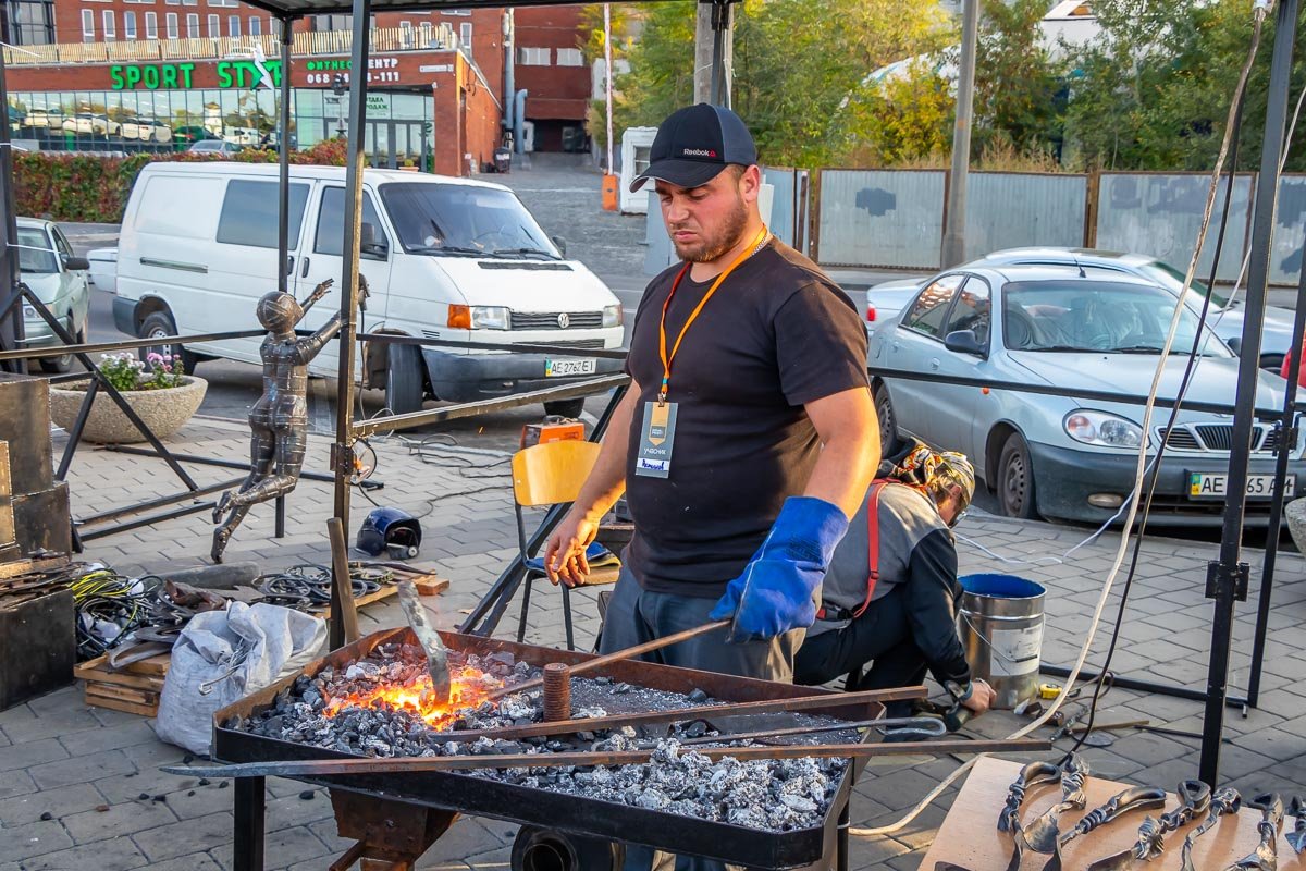 Зато на набережной тепло