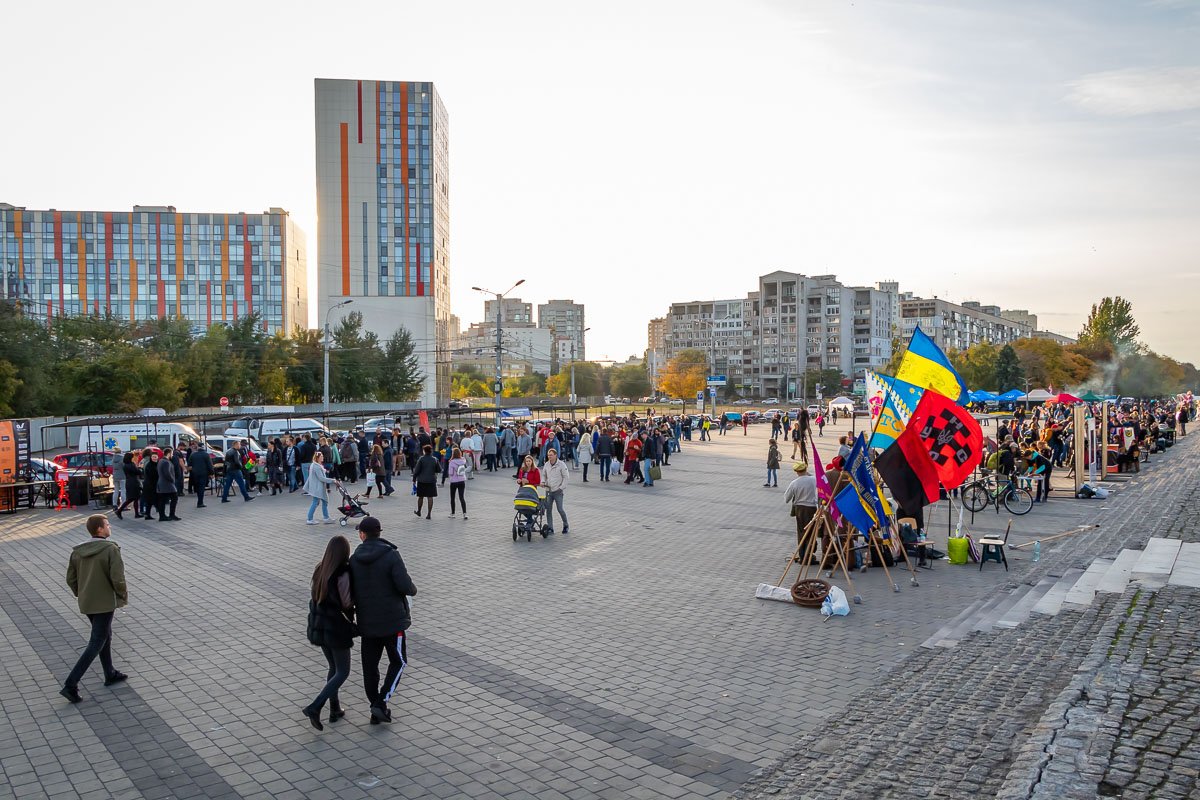 На фестиваль пришли сотни людей