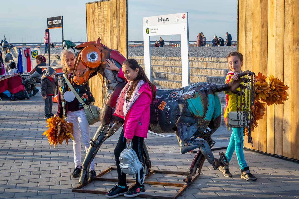 Вам необходимо фото с конем 