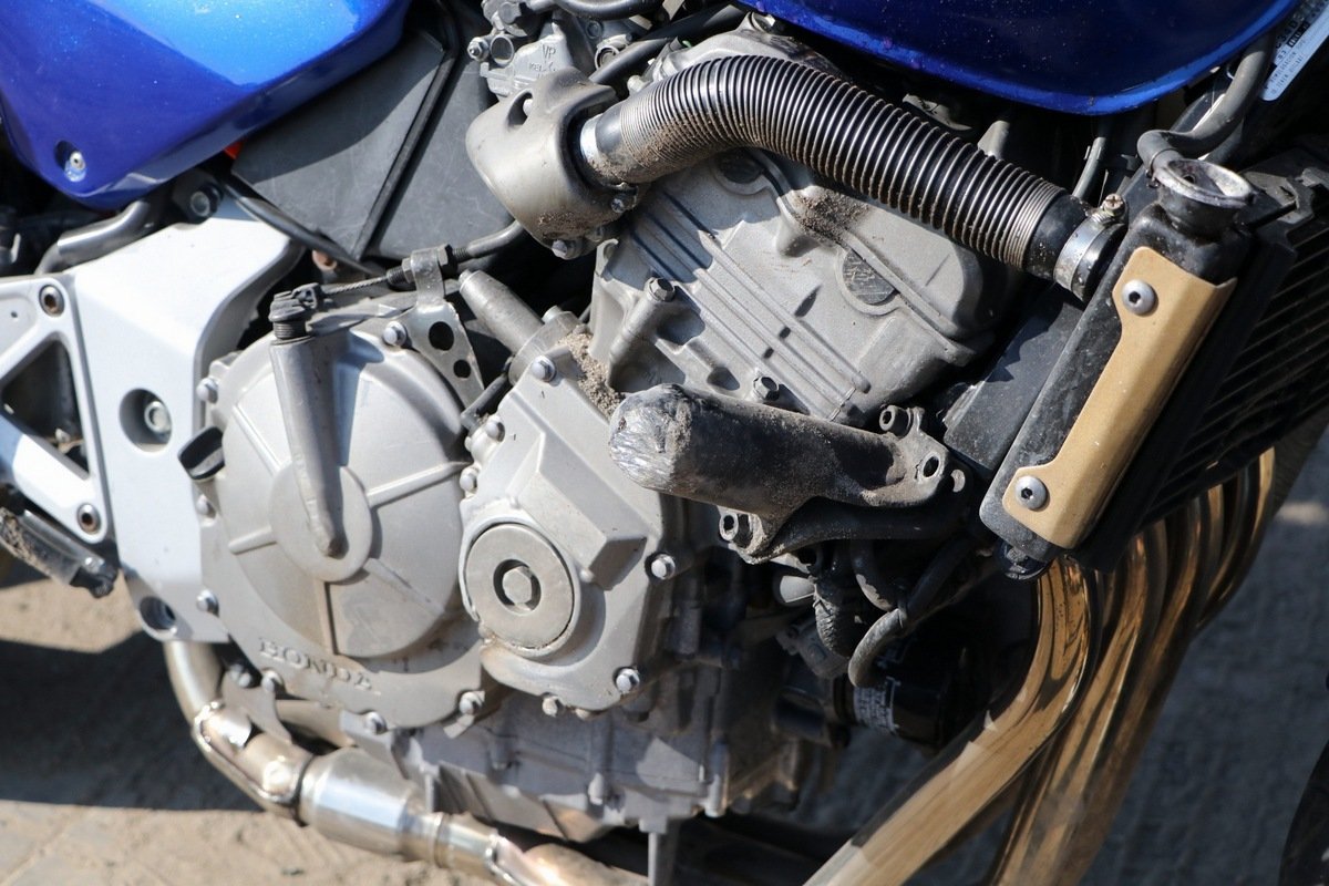 Мотоцикл незначительно поврежден Мотоцикл незначительно поврежден