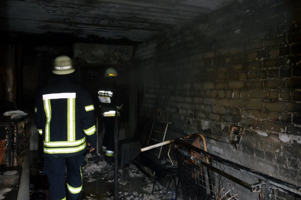 Медики вывели пациентов на воздух Медики вывели пациентов на воздух