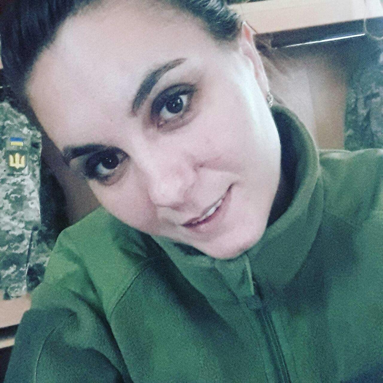 Девушка уверена, что День защитника - это не о поздравлениях мальчиков носками