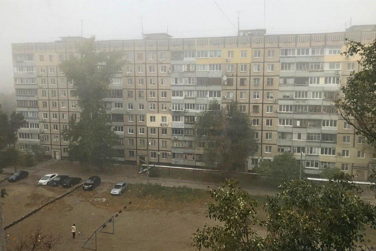 В некоторых районах города на улицы опустился туман В некоторых районах города на улицы опустился туман