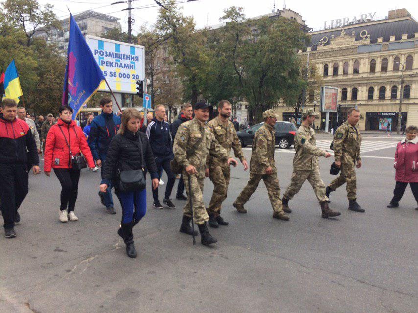 В марше принимают участие бойцы, волонтеры и просто жители Днепра, для которых День защитника - не просто очередная дата в календаре В марше принимают участие бойцы, волонтеры и просто жители Днепра, для которых День защитника - не просто очередная дата в календаре