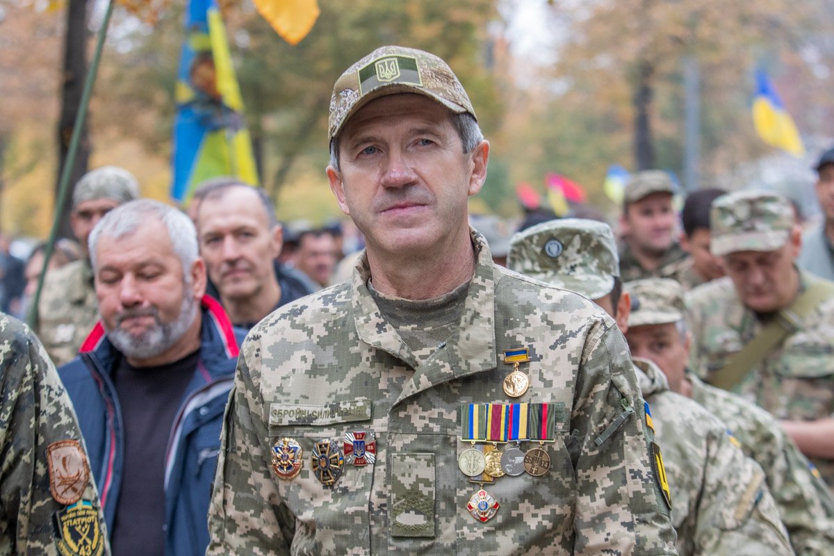 Военные надели боевые ордена Военные надели боевые ордена