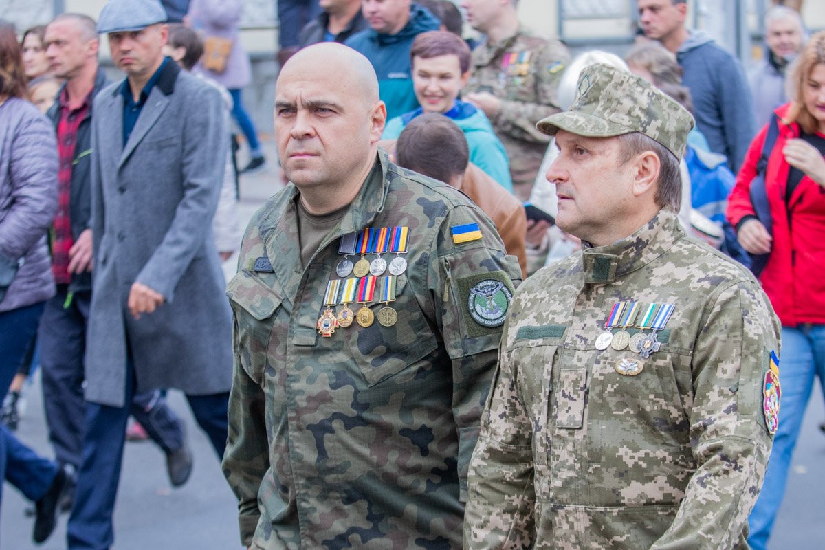 К маршу присоединялись случайные прохожие К маршу присоединялись случайные прохожие