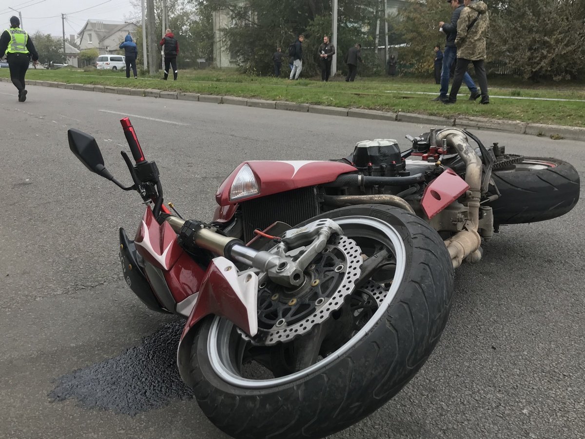 Мотоциклист также серьезно пострадал Мотоциклист также серьезно пострадал