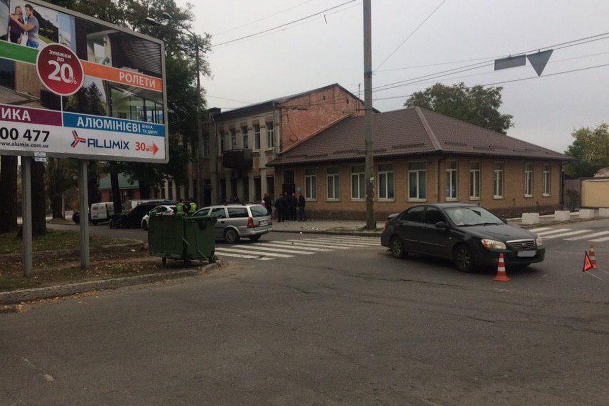 Движение на перекрестке затруднено Движение на перекрестке затруднено