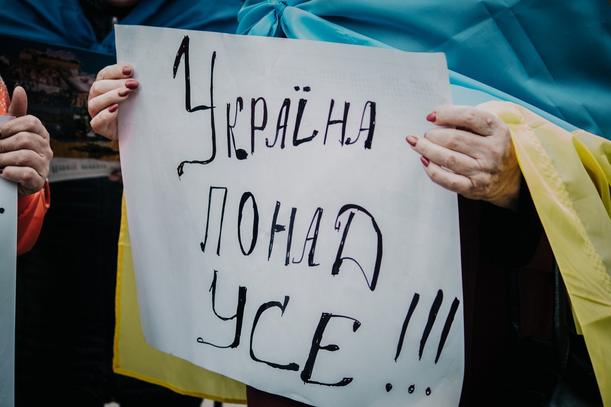 Те, кто сегодня собрался возле ДнепрОГА — один из голосов народа Те, кто сегодня собрался возле ДнепрОГА — один из голосов народа