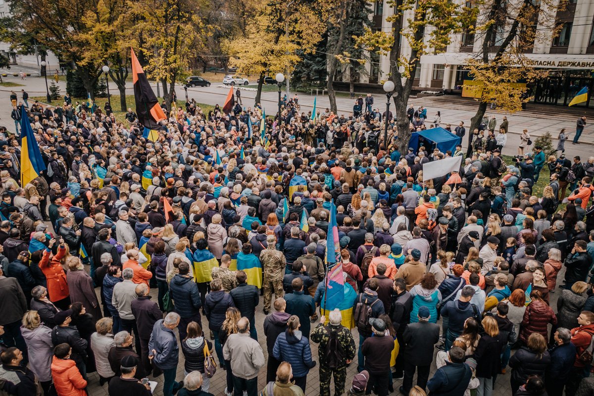Кажется, что с каждым сбором под стенами ДнепрОГА ярость тех, кто дорожит целостностью нашей страны, только растет Кажется, что с каждым сбором под стенами ДнепрОГА ярость тех, кто дорожит целостностью нашей страны, только растет
