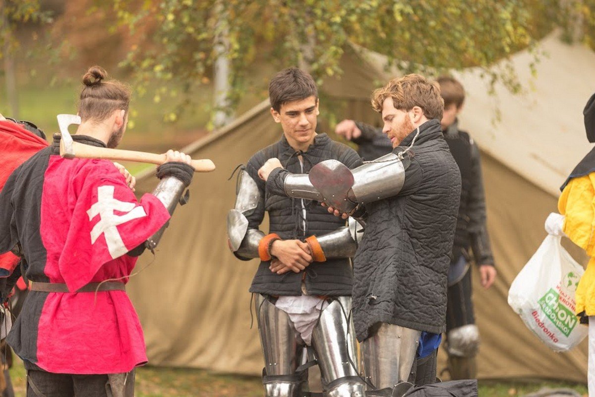 Вес рыцарского снаряжения - около 40 кг