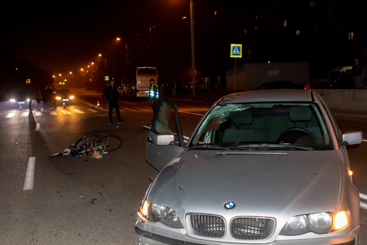 Из-за аварии движение транспорта затруднено Из-за аварии движение транспорта затруднено