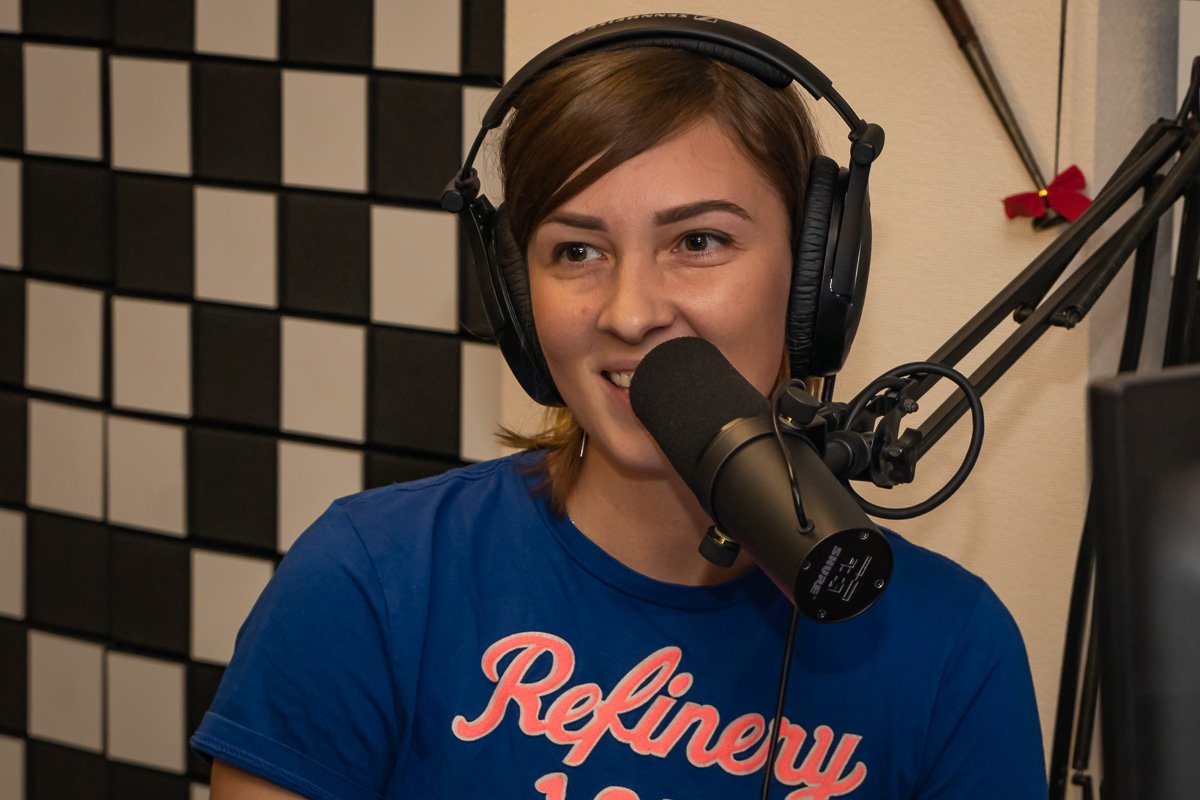 Ведущая расспросила музыканта о творчестве и странных случаях на концертах