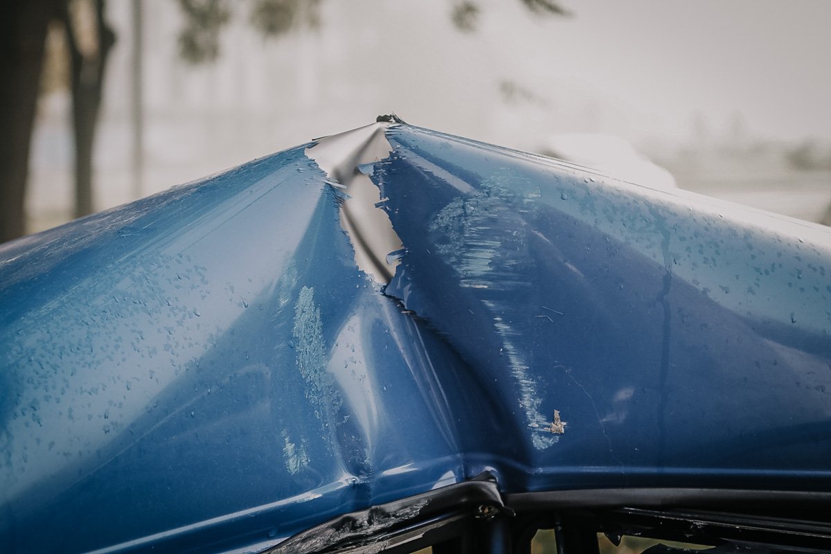 Вероятно, машину занесло на повороте Вероятно, машину занесло на повороте