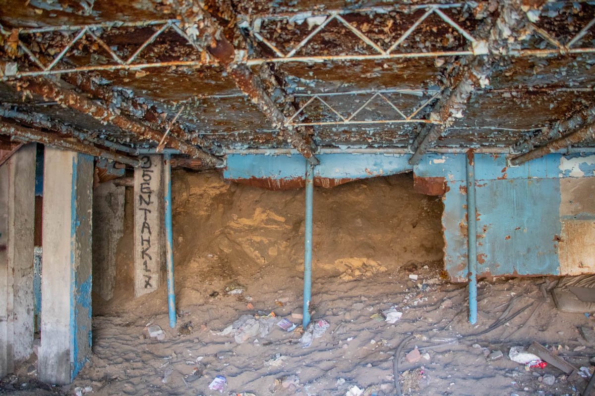 Кругом ржавчина