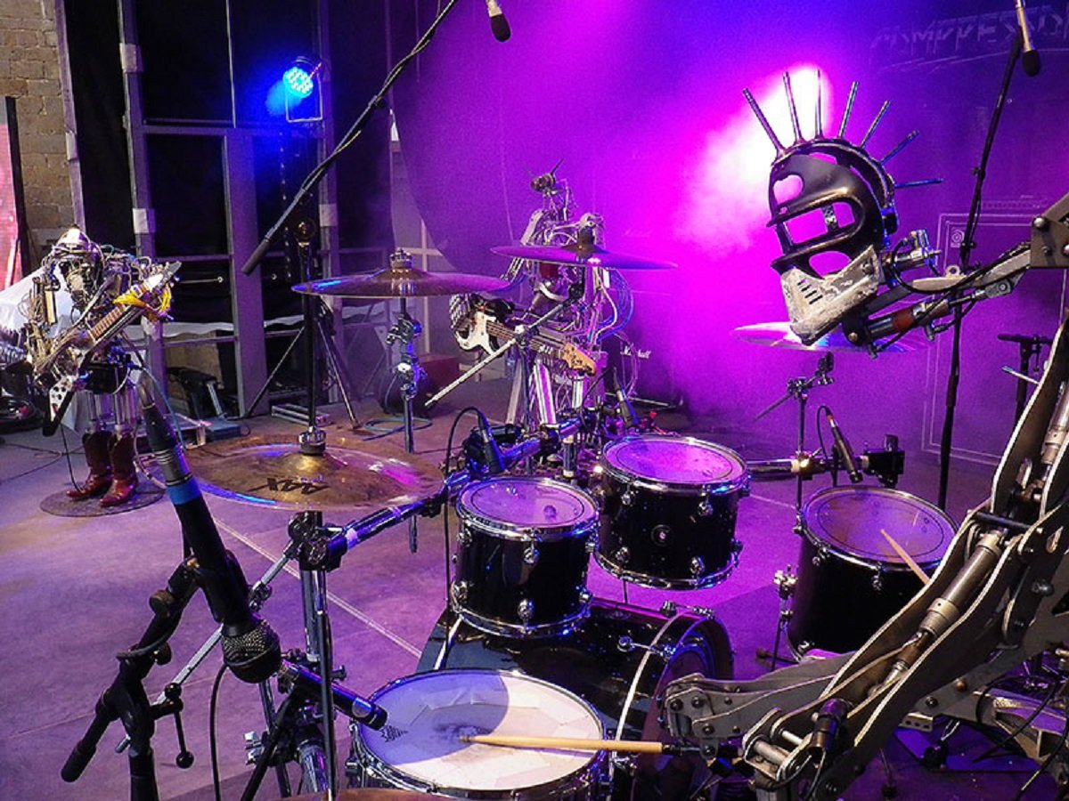 Олег Скрипка откроет выступление рок-группы роботов Compressorhead в Днепре 3