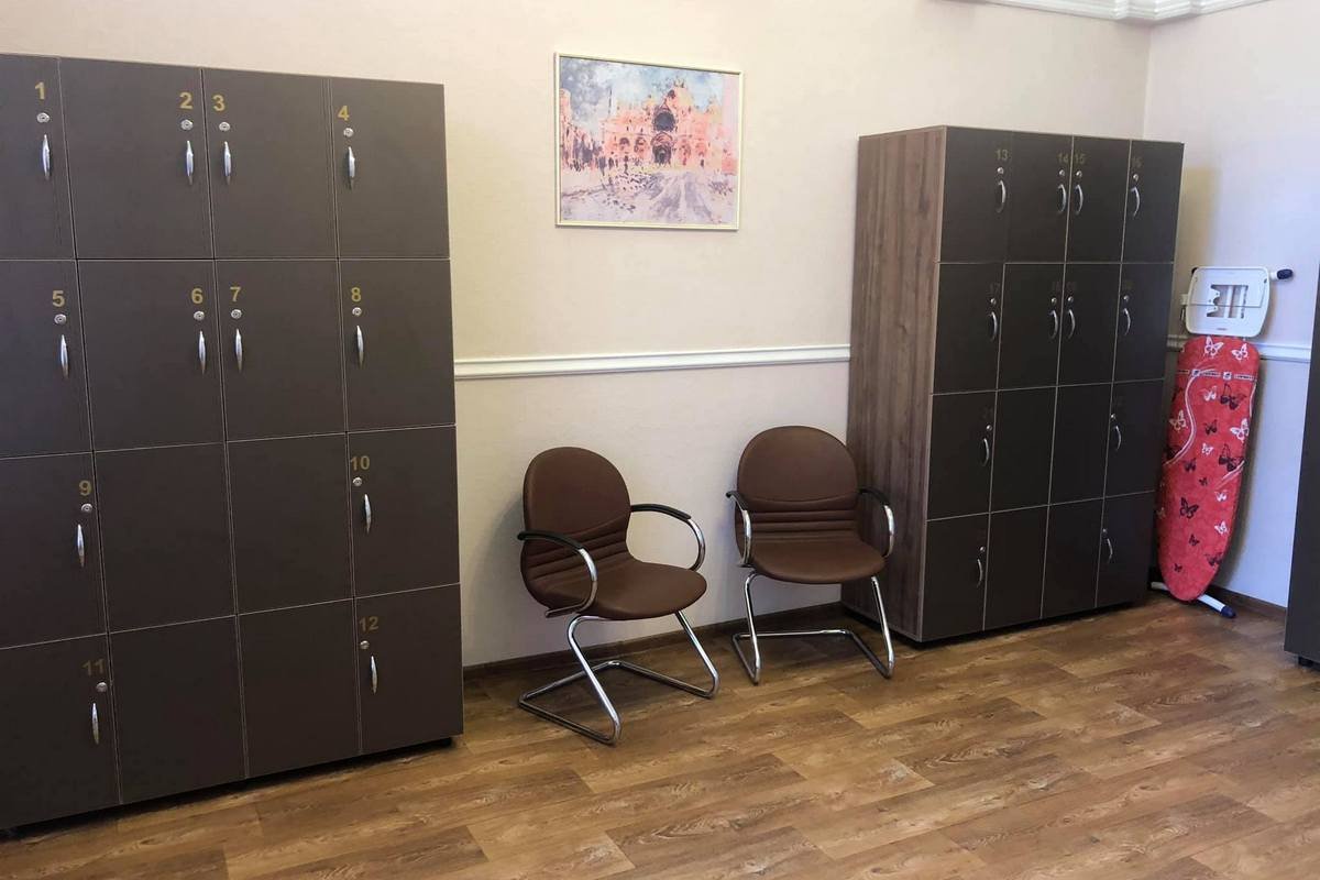 Есть и ячейки для хранения вещей Есть и ячейки для хранения вещей