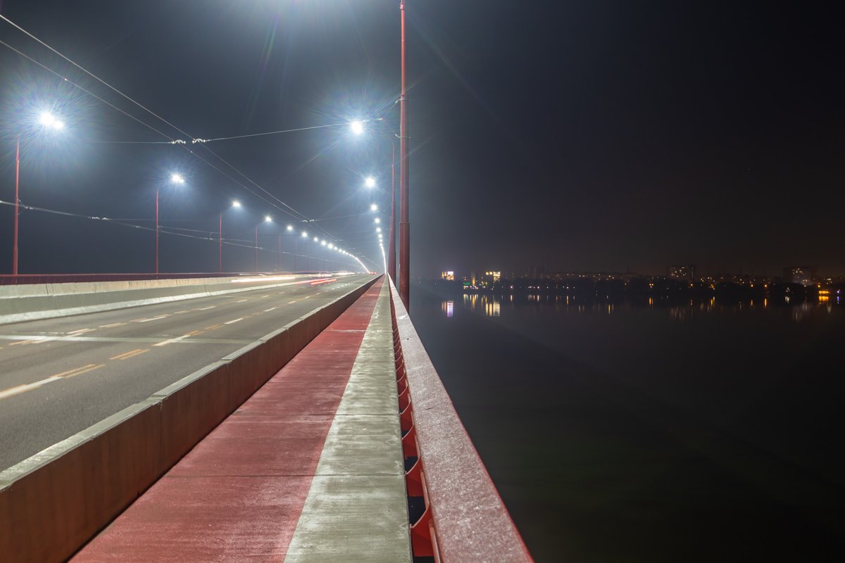 Улицы города опустели Улицы города опустели