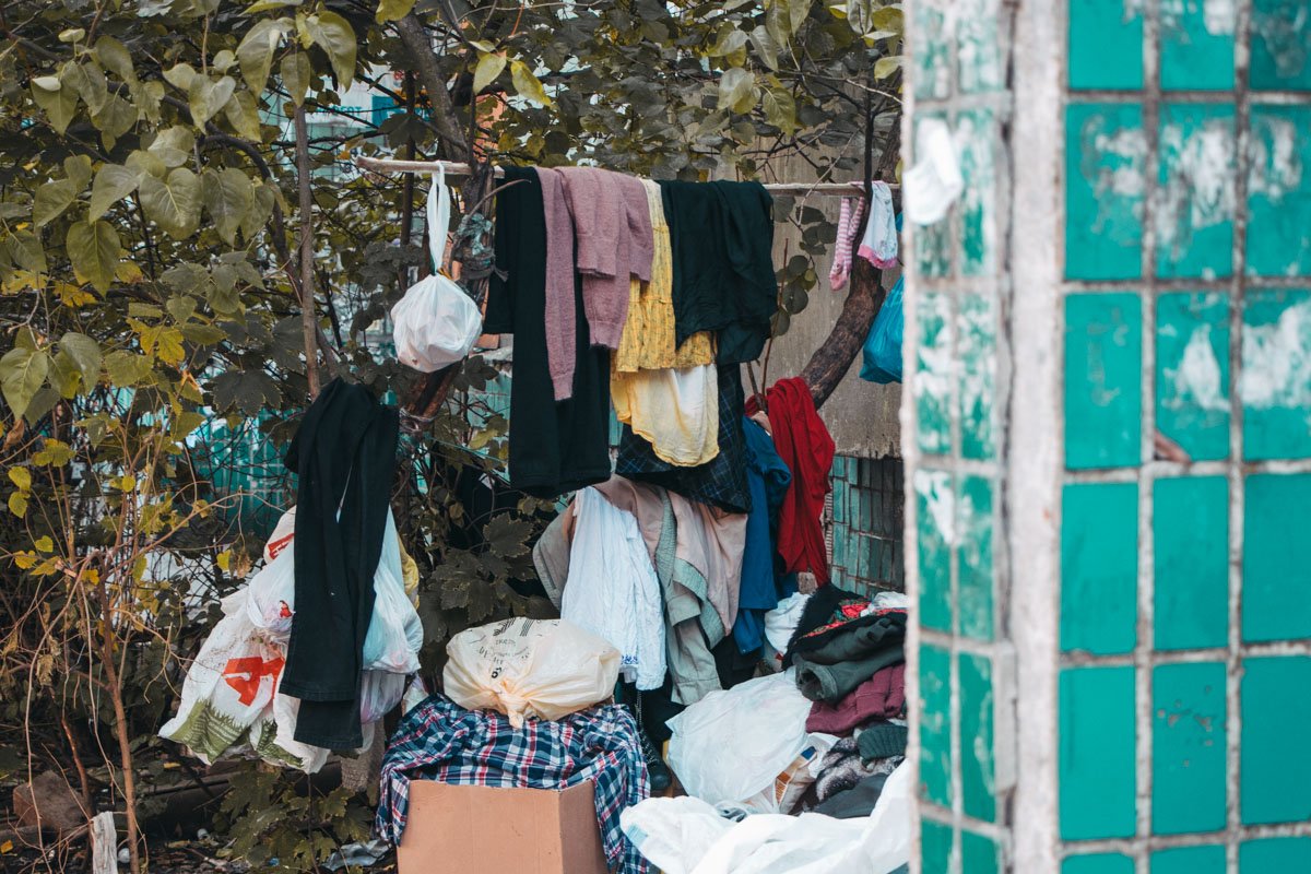 Место сразу бросается в глаза Место сразу бросается в глаза