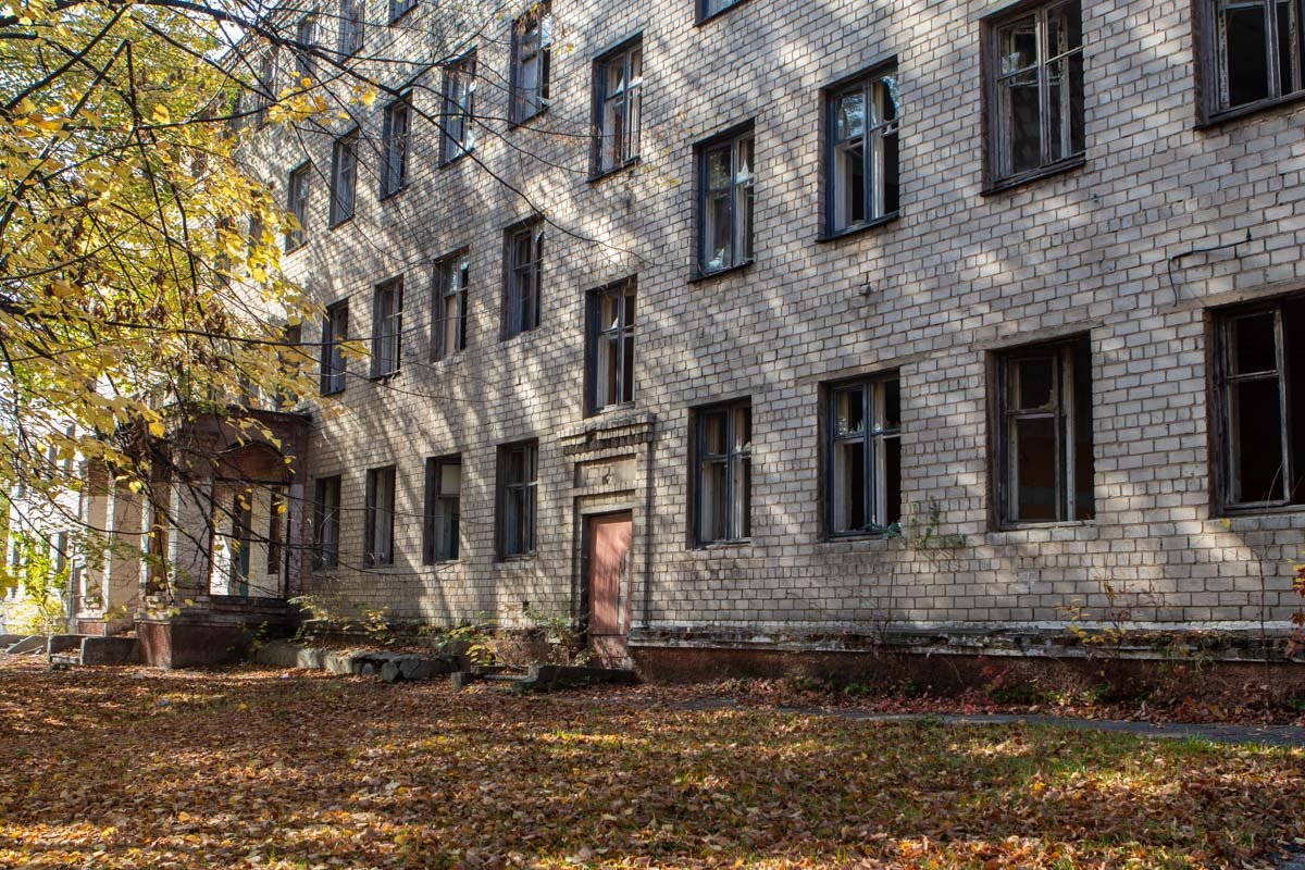 Тут ночуют бездомные и выпивают подростки