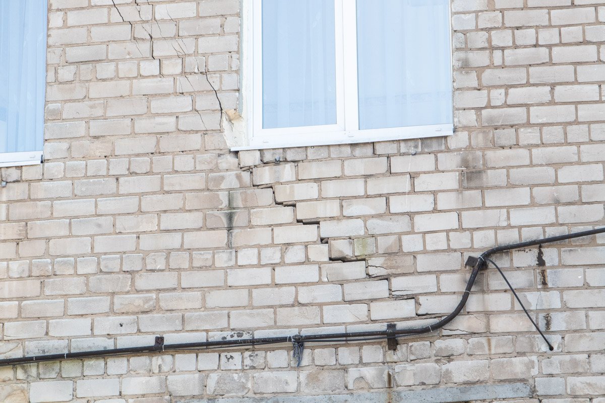 Здание центра также нуждается в помощи