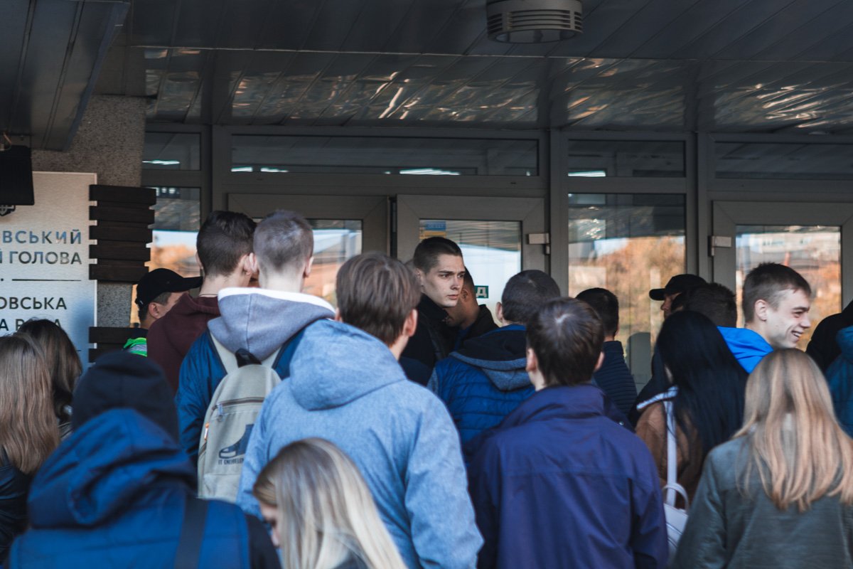 На митинг пришли около 50 человек