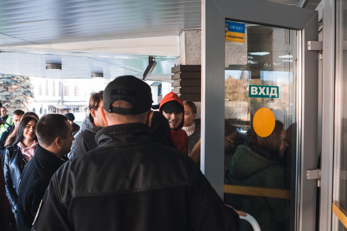 Студентов пускают в горсовет