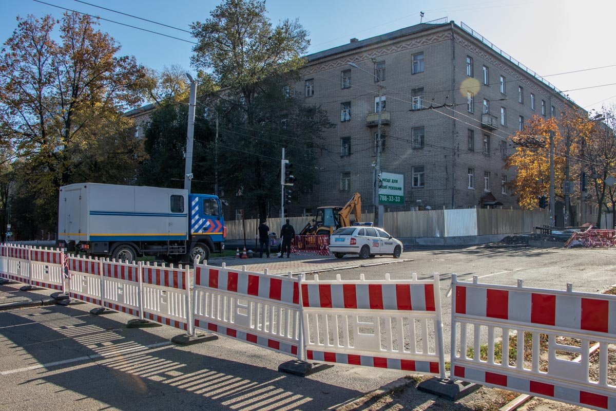 Работает полиция и аварийка Работает полиция и аварийка