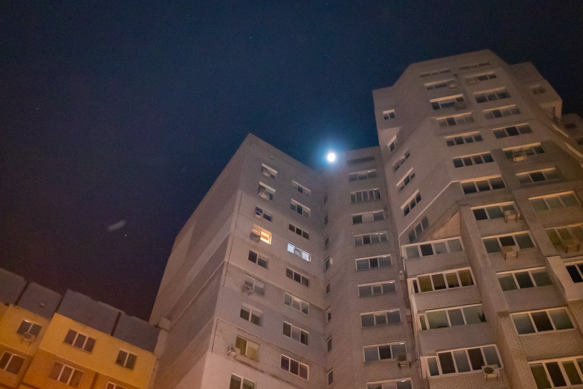 От полученных травм она скончалась на месте. От полученных травм она скончалась на месте.