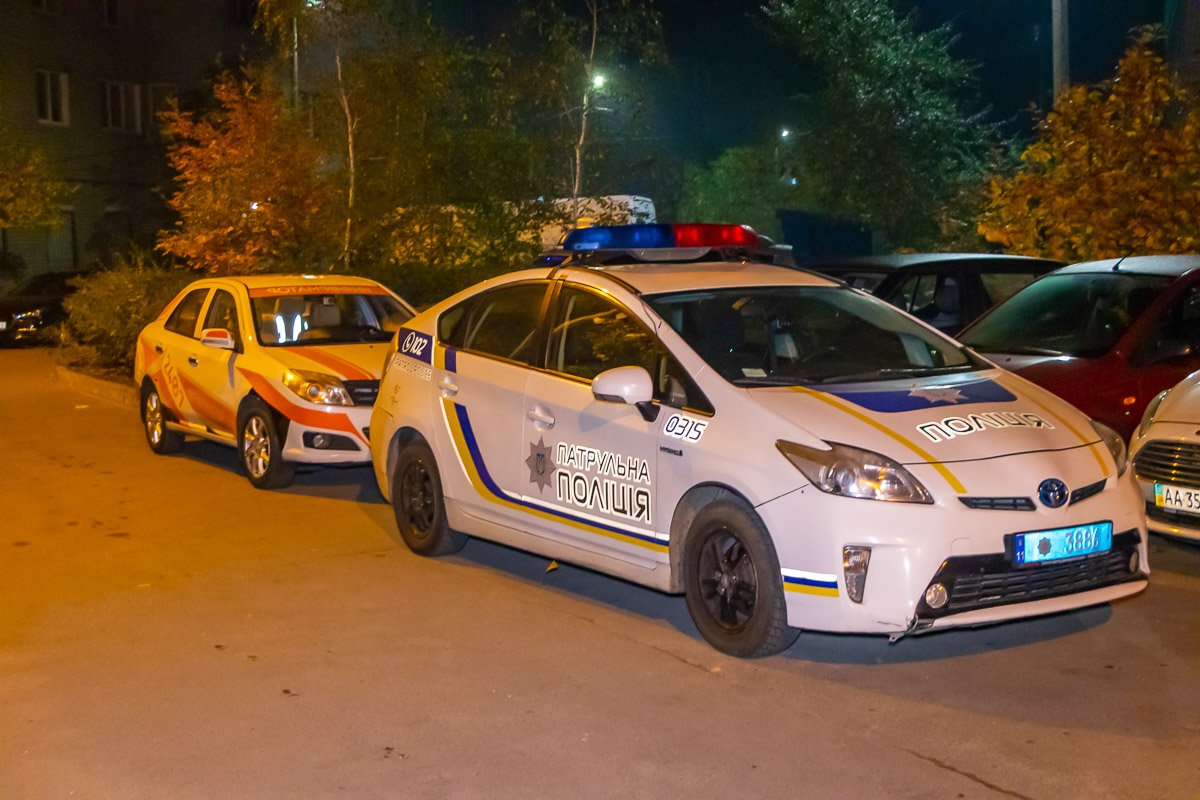 На месте работал патрульный экипаж, следственно-оперативная группа и судмедэксперт На месте работал патрульный экипаж, следственно-оперативная группа и судмедэксперт