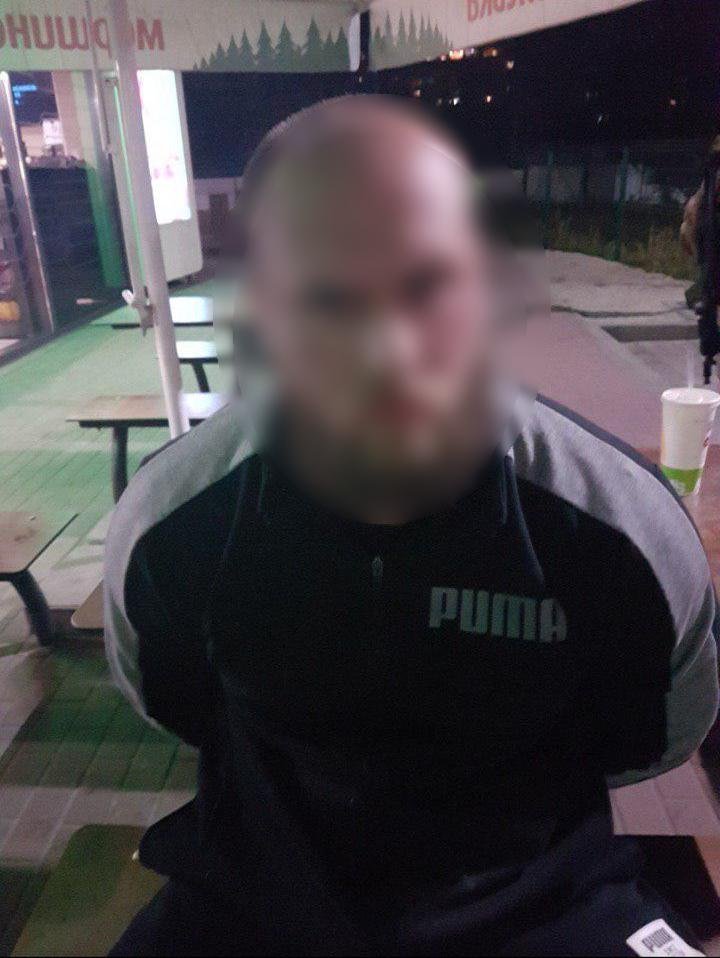 Мужчину задержали на заправке OKKO на Левом берегу Днепра Мужчину задержали на заправке OKKO на Левом берегу Днепра