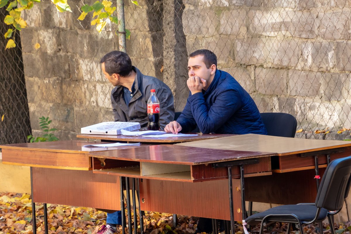 Кроме заявления ученики должны подробно описать, где что лежит в комнате