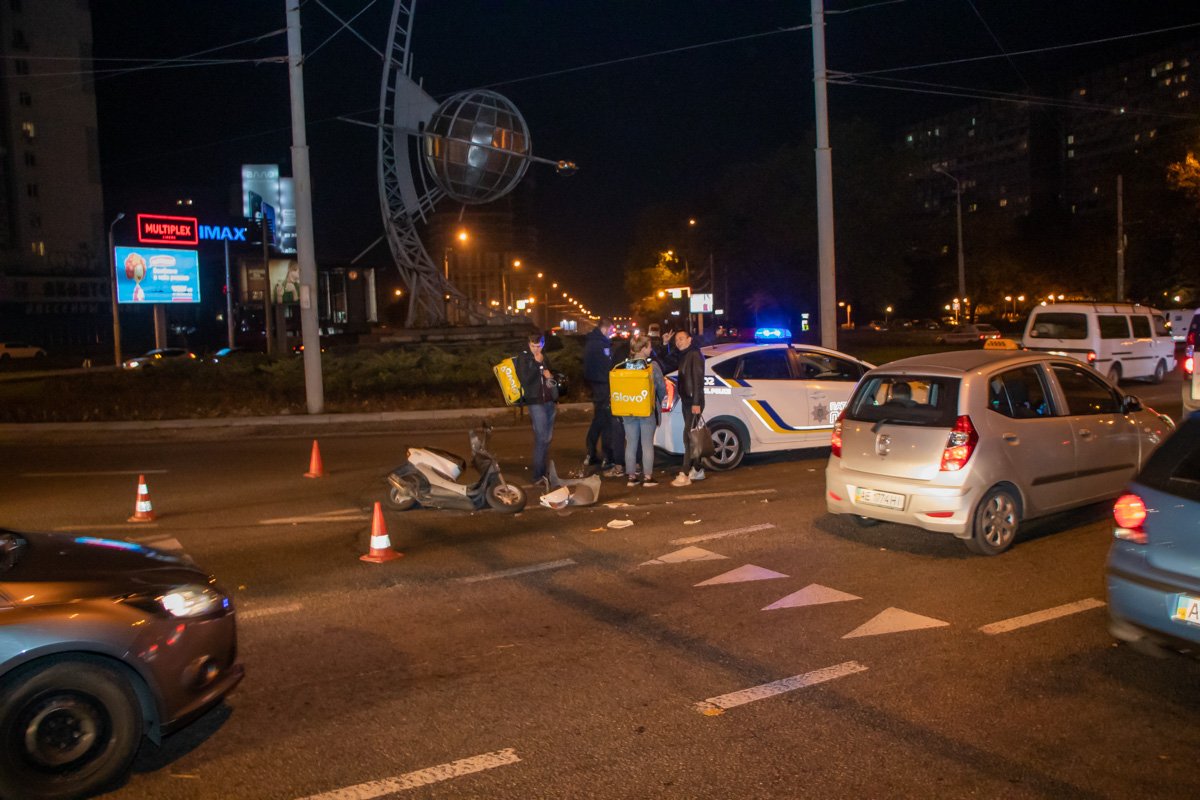 Скутер вынесло на вторую полосу движения Скутер вынесло на вторую полосу движения